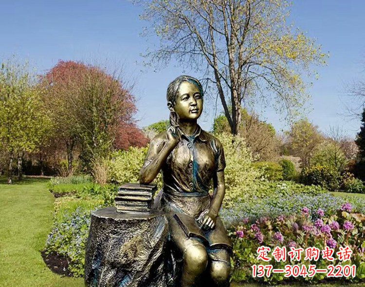 烟台公园铜雕儿童看书人物雕塑