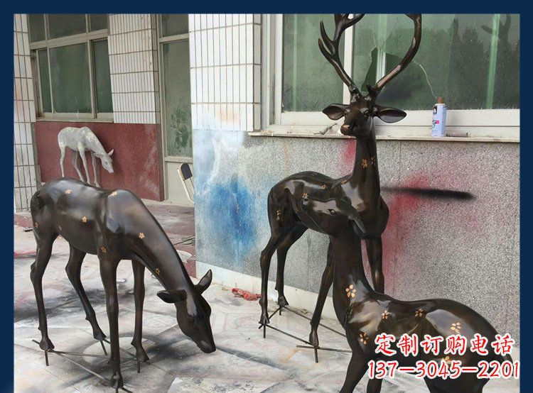 烟台高贵优雅的梅花鹿铜雕塑