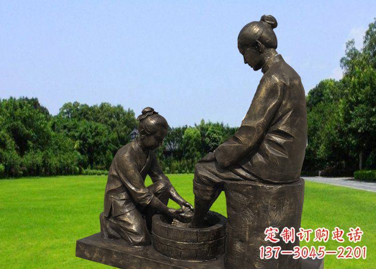 烟台浓浓爱意的母爱,定制青铜铸造的母亲雕塑
