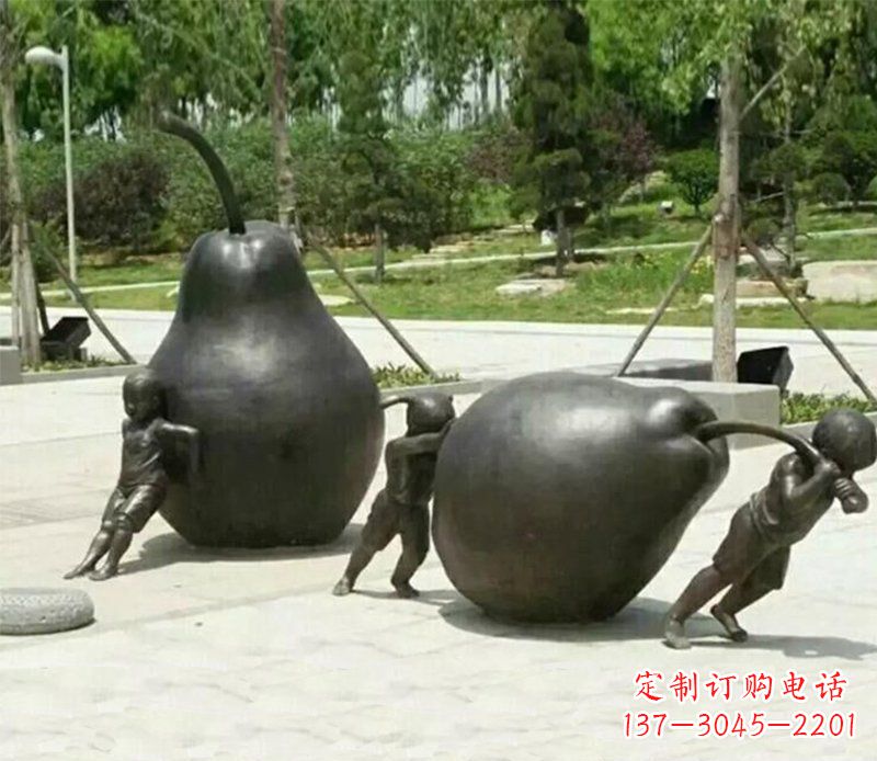 烟台迷人的孩童铜雕