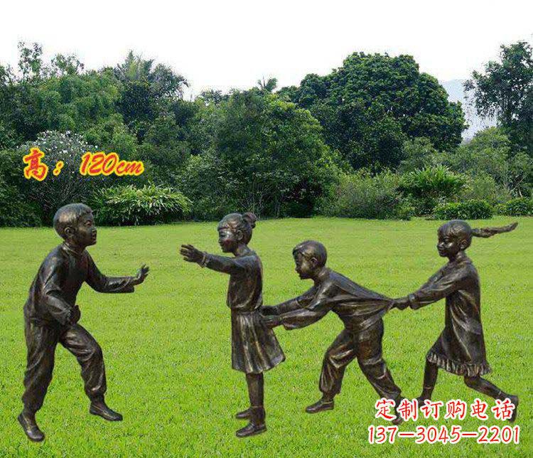 烟台公园玩老鹰捉小鸡的儿童小品铜雕 (2)