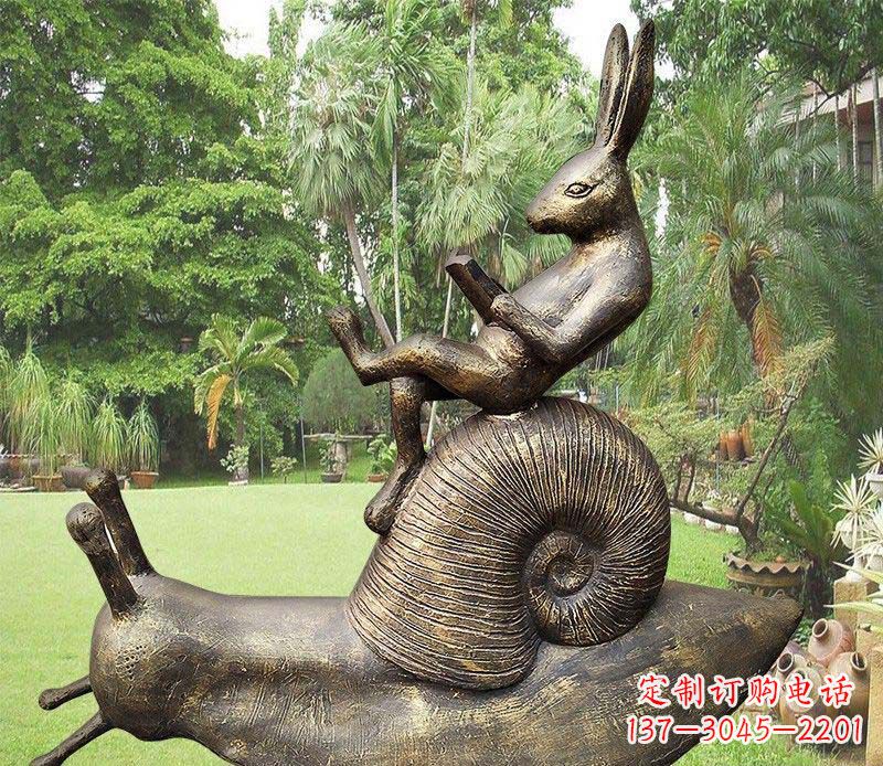 烟台公园蜗牛兔子动物铜雕