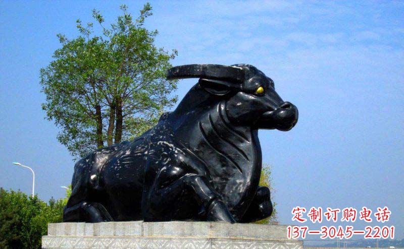 烟台公园卧着的牛动物铜雕