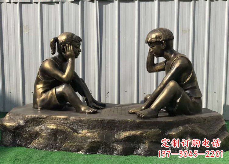 烟台公园下棋的儿童铜雕