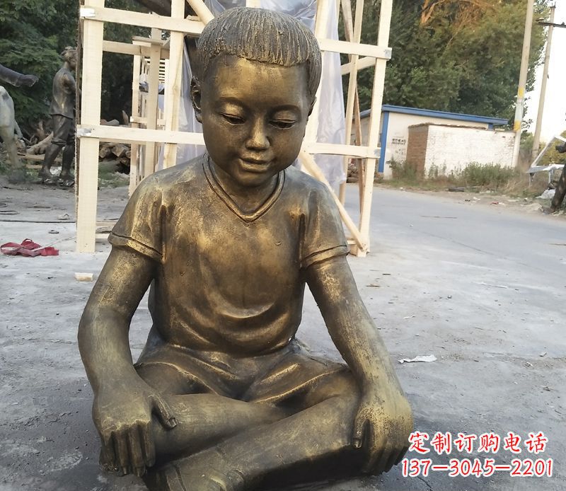 烟台公园下象棋的儿童铜雕