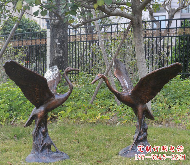 烟台公园仙鹤景观玻璃钢仿铜摆件