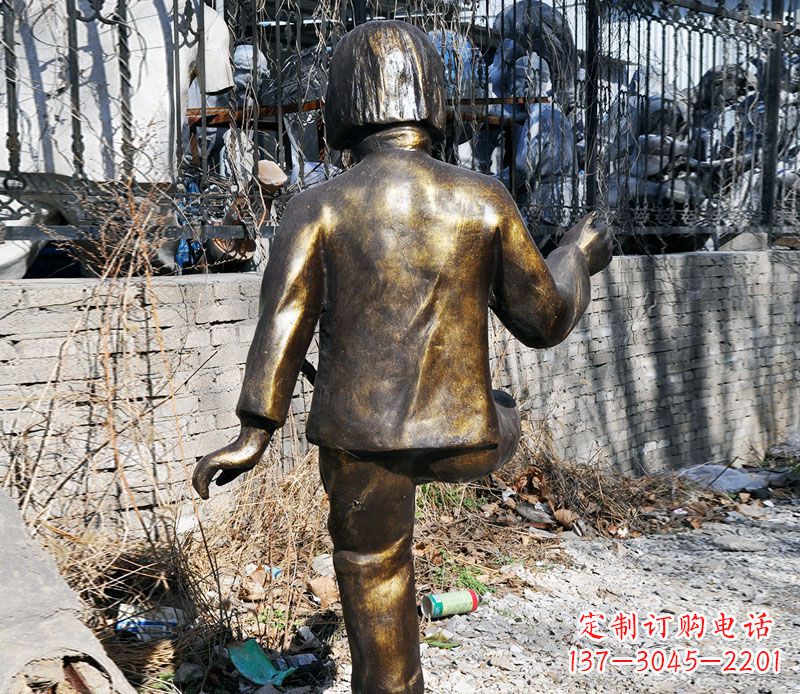 烟台纯正艺术——公园小女孩踢毽子铜雕