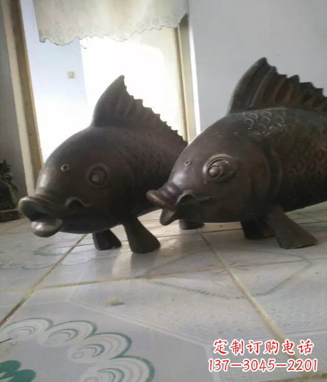 烟台公园小鱼景观动物铜雕