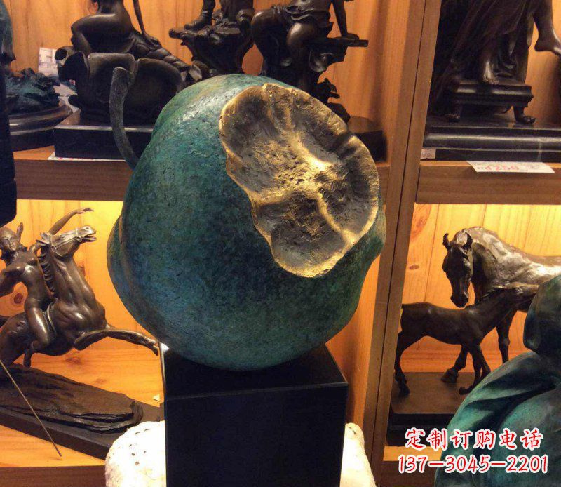 烟台铜质可爱苹果雕塑