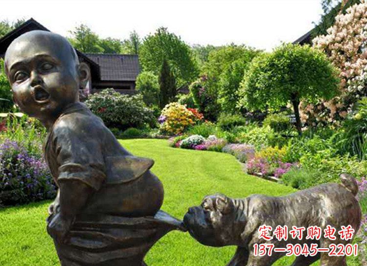 烟台小孩咬小狗大雕塑