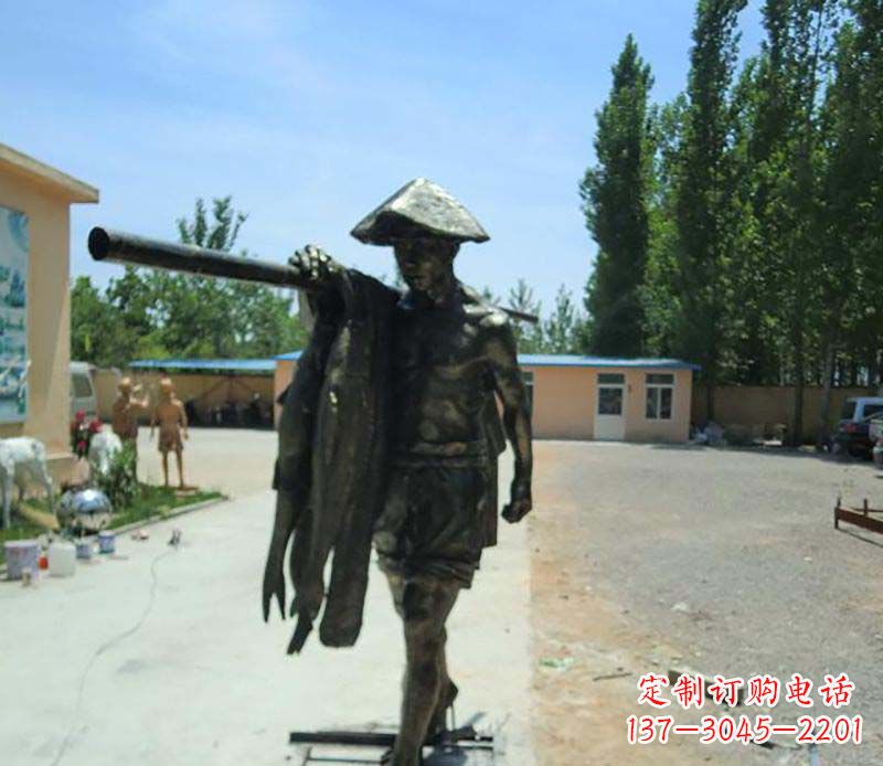 烟台传承古老文化的渔民雕塑