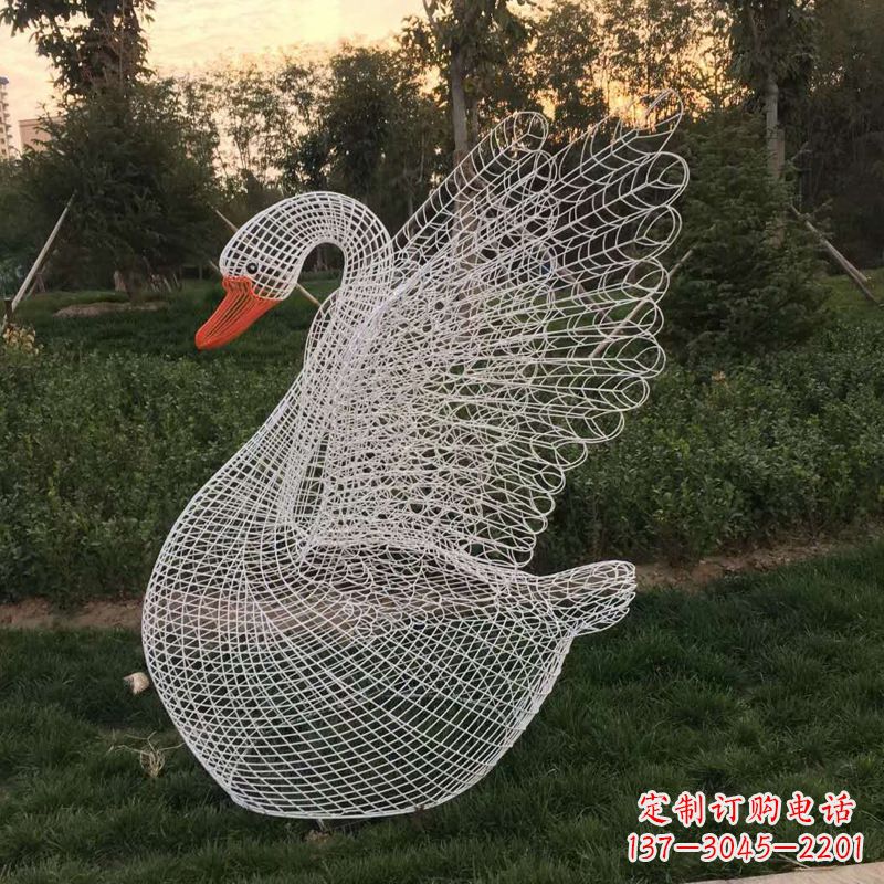 烟台秀美天鹅铁艺雕塑,点缀公园绿地