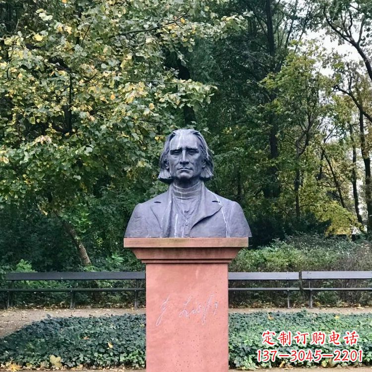烟台钢琴音乐家肖邦的经典雕塑
