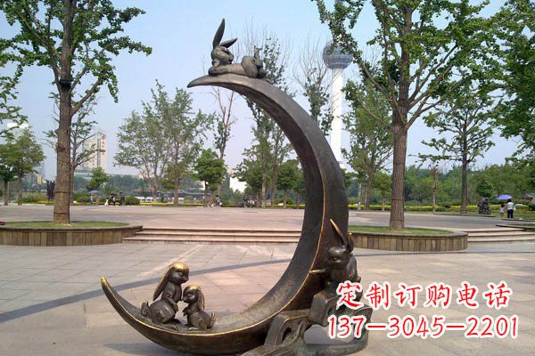 烟台公园月亮和玉兔铜雕