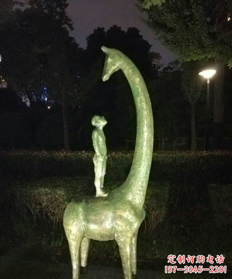 烟台壮观绝伦的长颈鹿雕塑