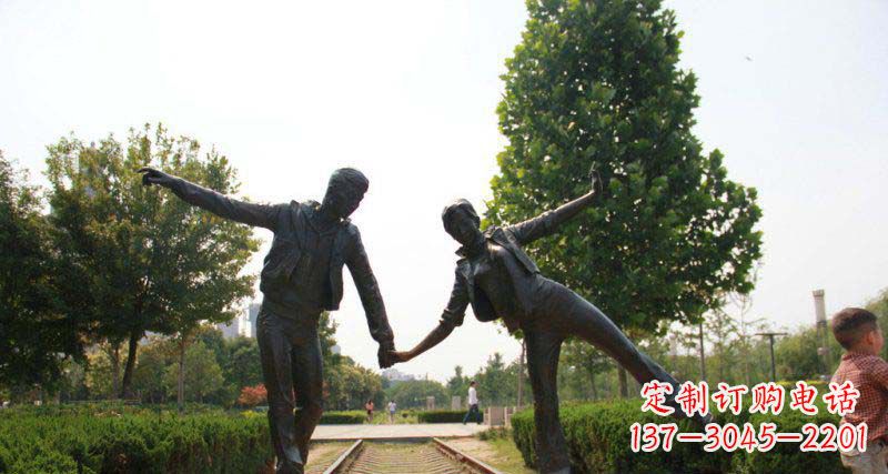 烟台浪漫之旅——情侣铜雕定制