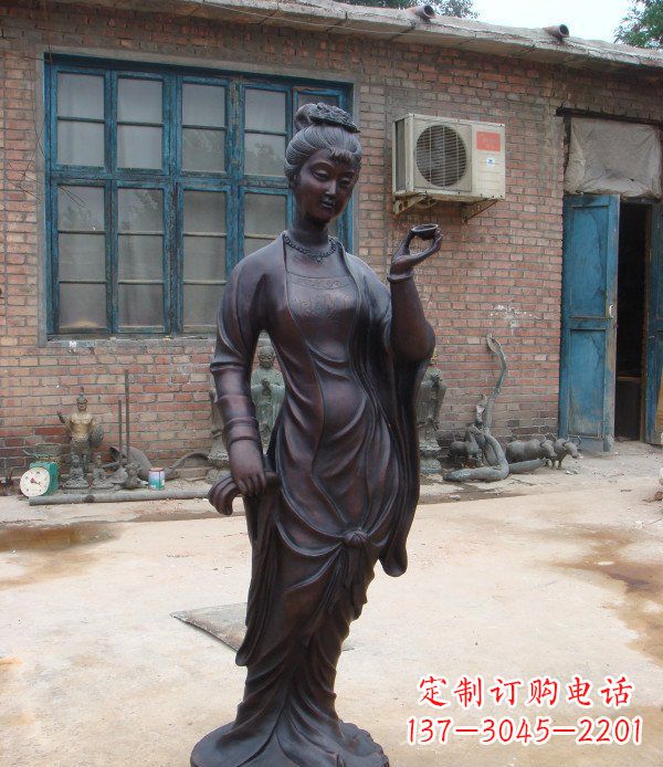 烟台古代美女公园人物铜雕