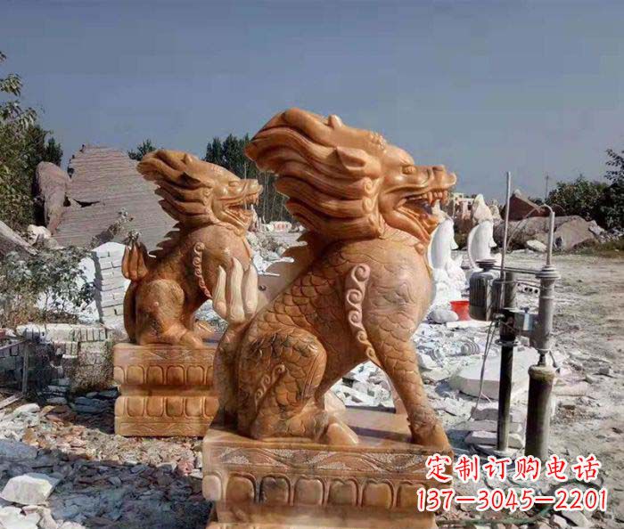 烟台精美绝伦,古典神兽晚霞红石雕麒麟