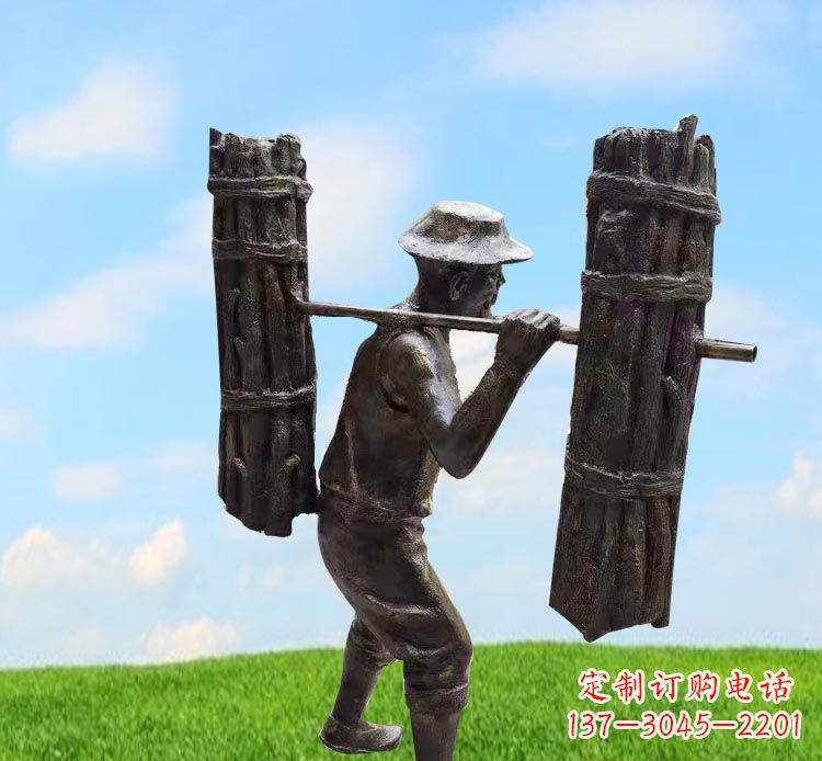 烟台精美老人铜雕,传承古代挑柴精神