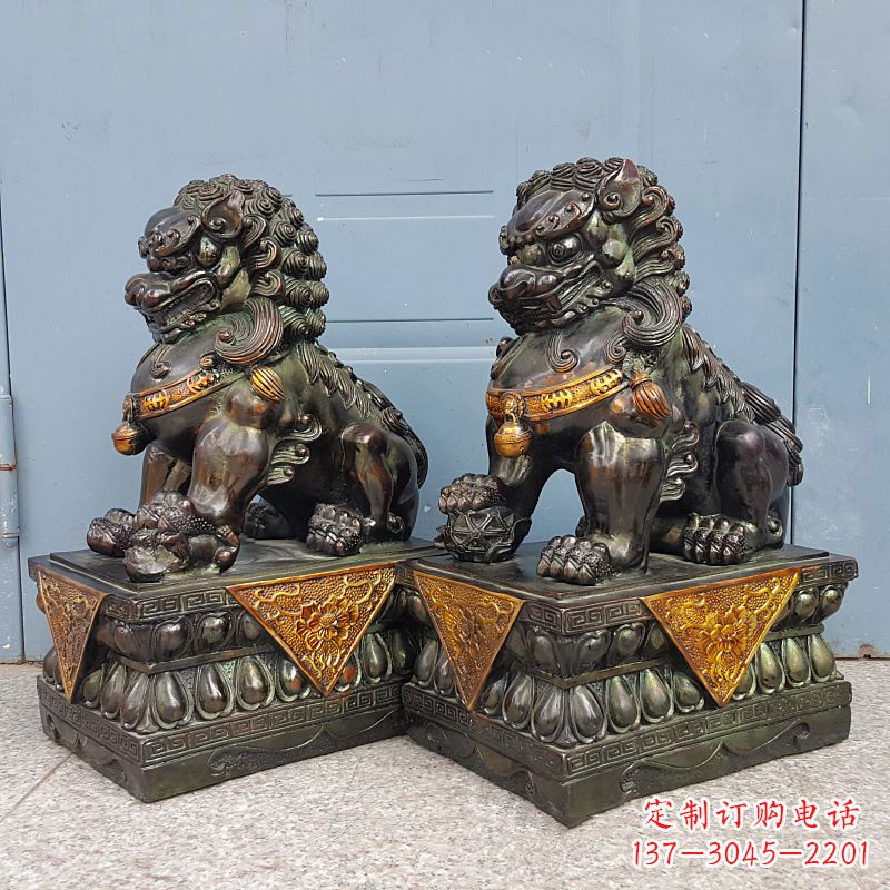 烟台故宫青铜狮子