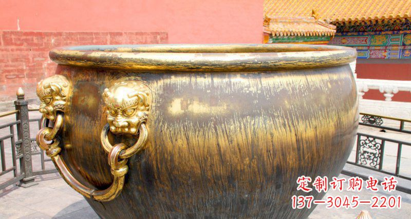 烟台故宫圆形水缸铜雕