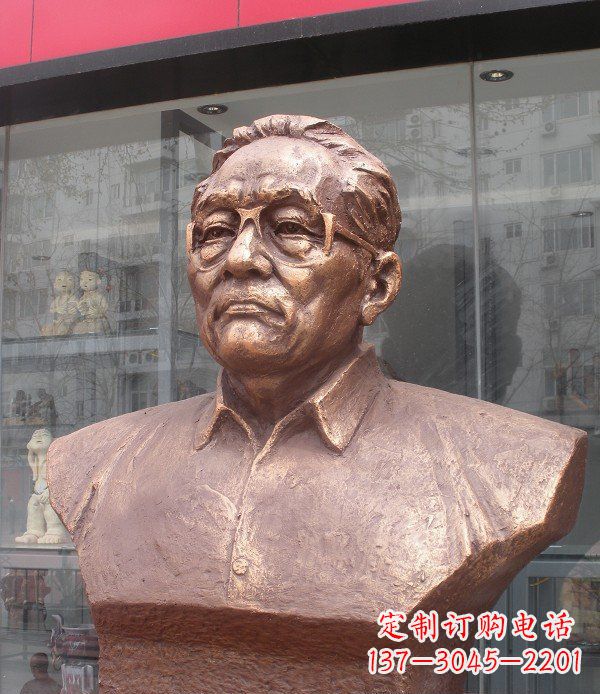 烟台以巴金头像为原型打造的高贵铜雕艺术