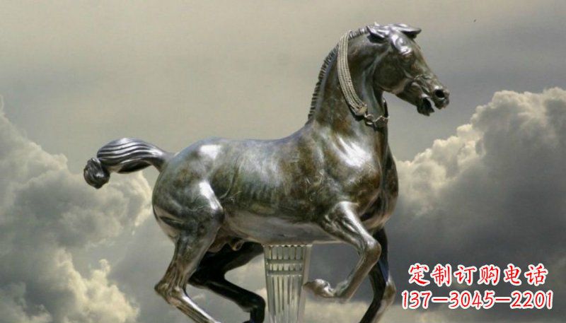烟台铜雕艺术品：纯手工雕刻的奔马铜雕