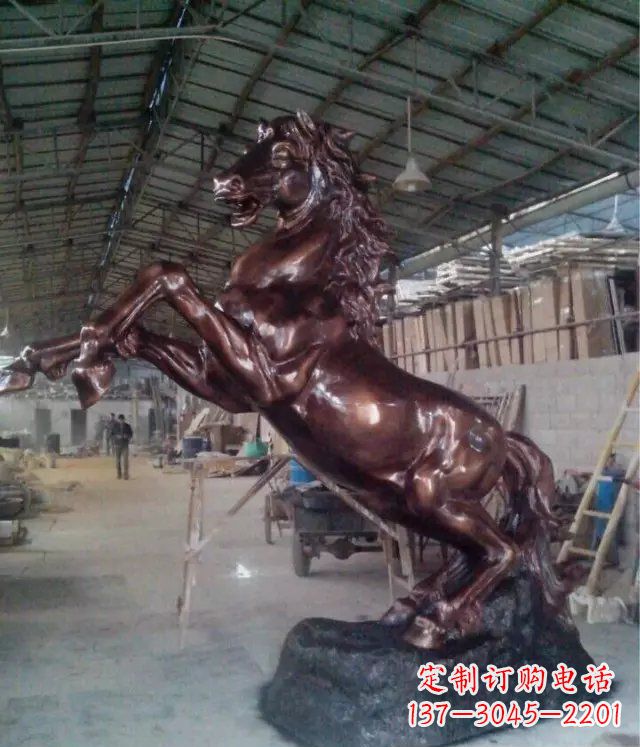 烟台中领雕塑出品:铜雕正面奔马