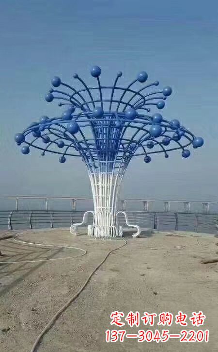 烟台广场不锈钢抽象喷水鲸鱼