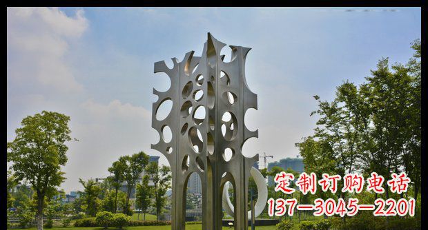 烟台定制化大型不锈钢松树雕塑