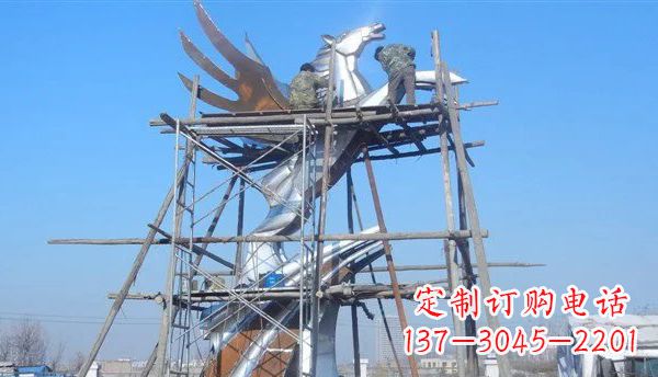 烟台广场不锈钢飞马雕塑
