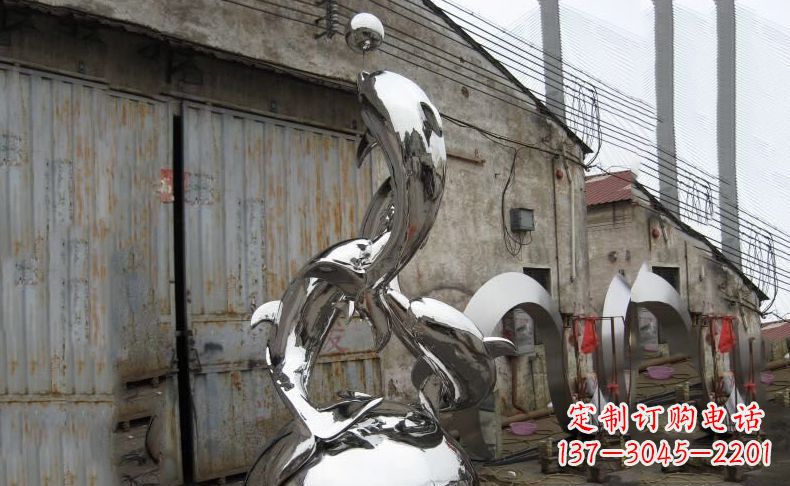 烟台海洋精灵的象征:汇中领雕塑出品的不锈钢海豚雕塑