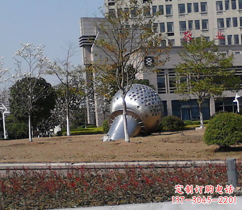 烟台传统话筒雕塑,融合现代美学设计
