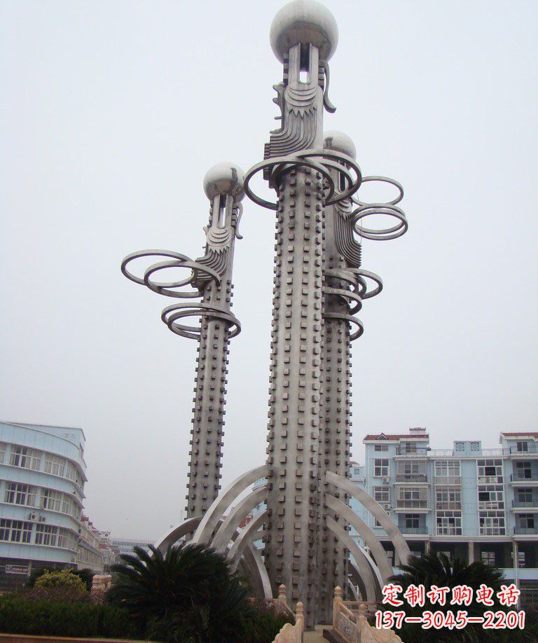 烟台精美的不锈钢龙柱雕塑;