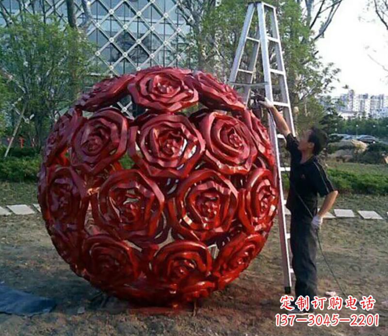 烟台广场不锈钢玫瑰花镂空球景观雕塑