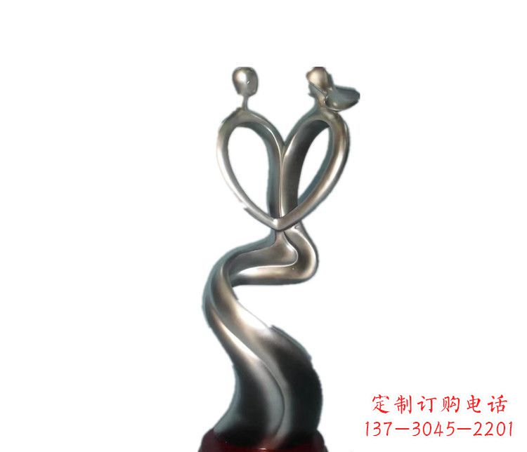 烟台爱的象征——不锈钢情侣雕塑