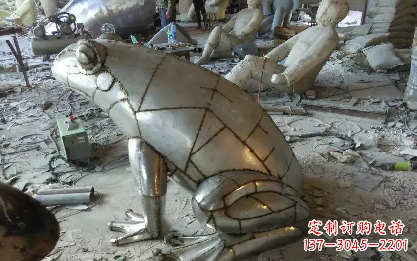 烟台广场不锈钢青蛙动物雕塑
