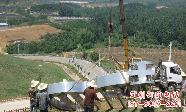 烟台中领雕塑:高质量不锈钢竖琴雕塑