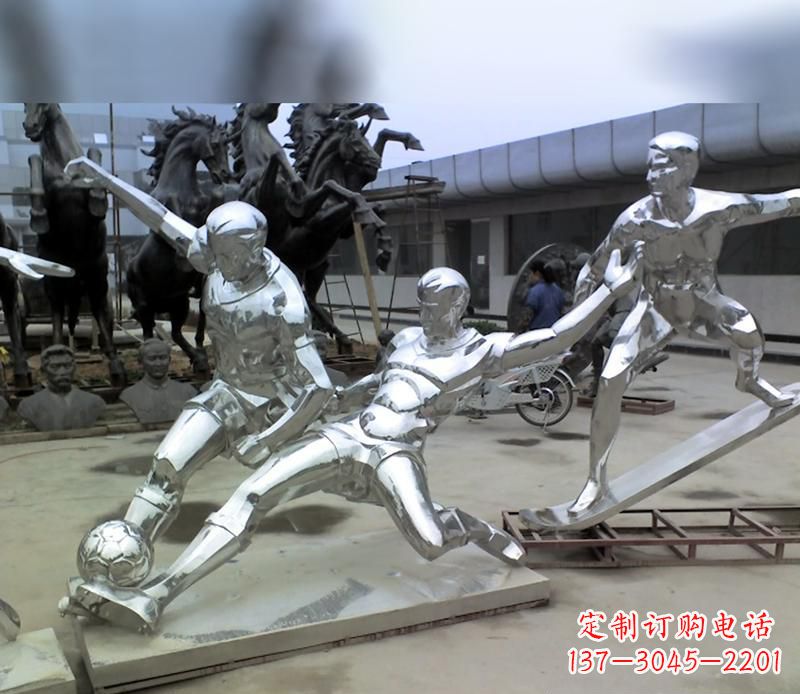 烟台中领雕塑定制的不锈钢足球运动雕塑