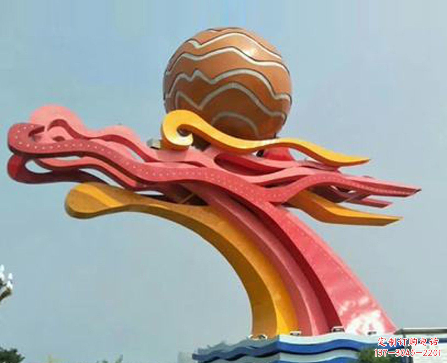 烟台广场彩色不锈钢龙头雕塑