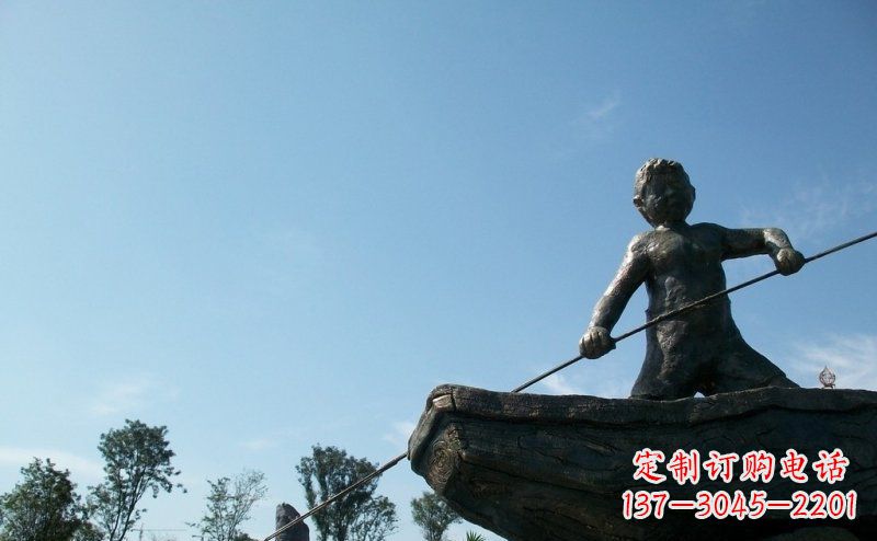 烟台广场撑船的小男孩景观铜雕