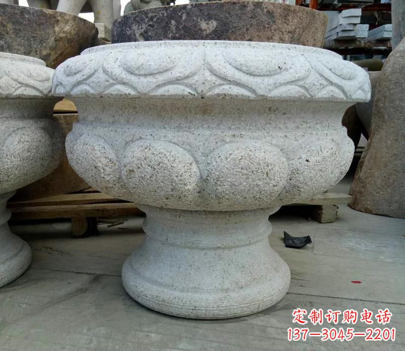 烟台广场大理石花盆雕塑 (2)