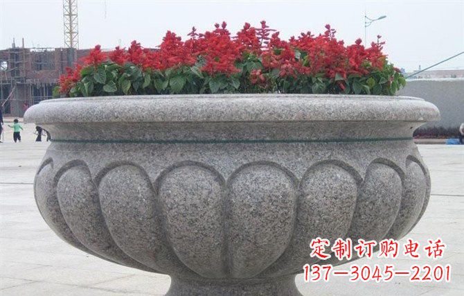 烟台流线形花盆雕塑,打造完美室外空间