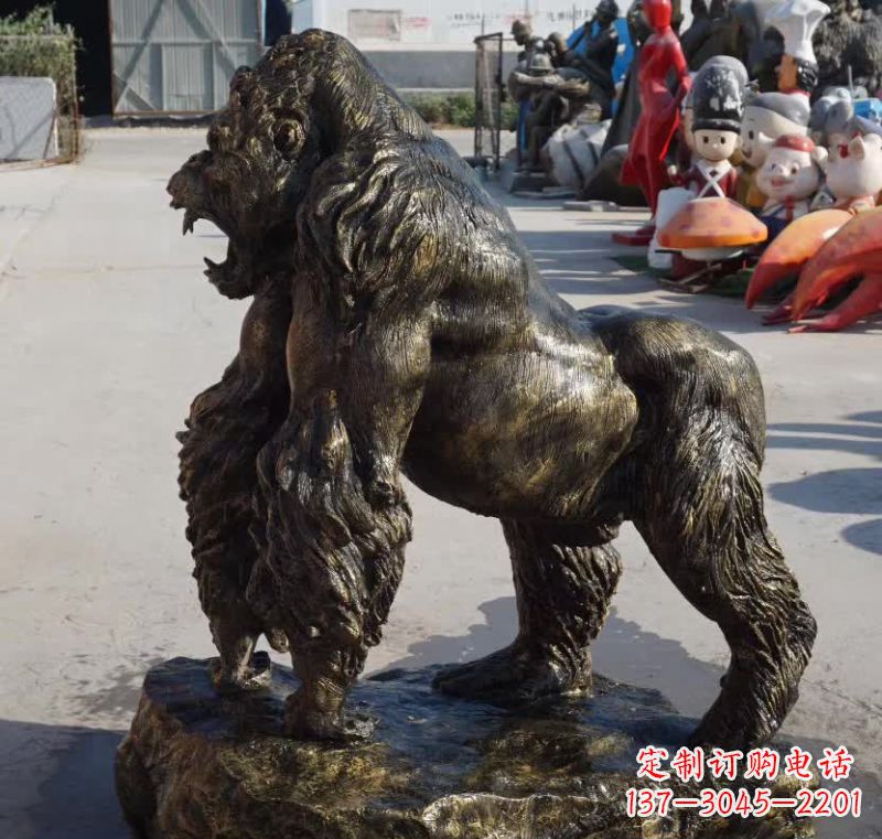 烟台广场大猩猩铜雕