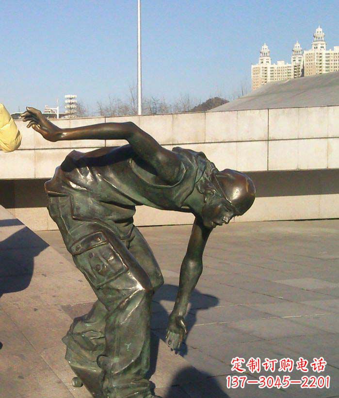 烟台中领雕塑:青年景观铜雕