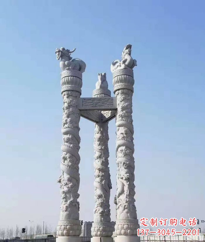 烟台领雕塑:十二生肖石柱多彩景观