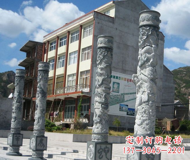 烟台广场景观十二生肖龙柱石雕