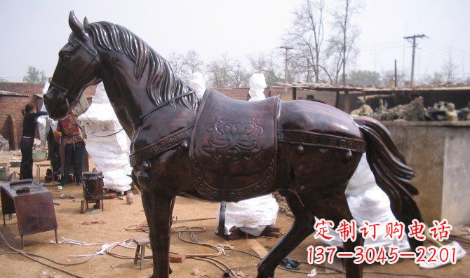 烟台欣赏骏马美丽高贵的动物铜雕