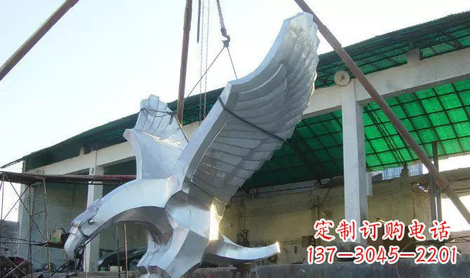 烟台广场老鹰不锈钢雕塑