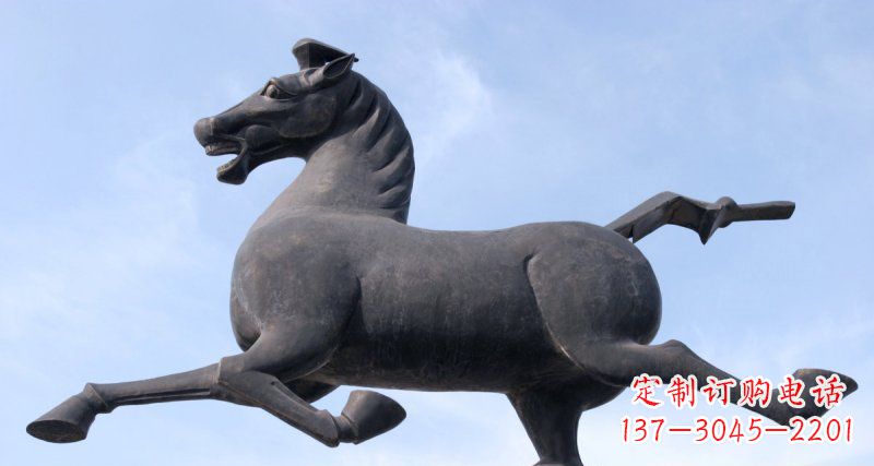 烟台广场马踏飞燕铜雕 (2)